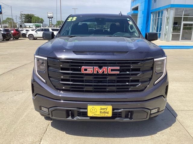 2023 GMC Sierra 1500 — interior view
